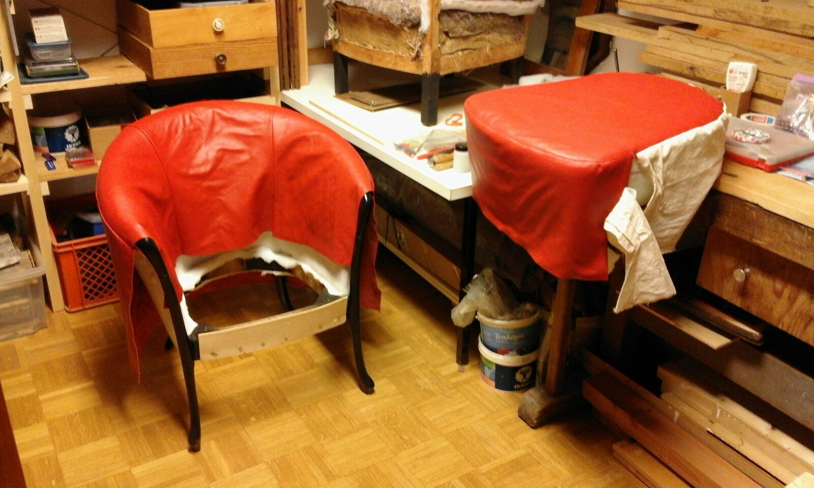 Italienischer Designer Sessel++ wird neu gepolstert und mit rotem Leder bezogen, 2017